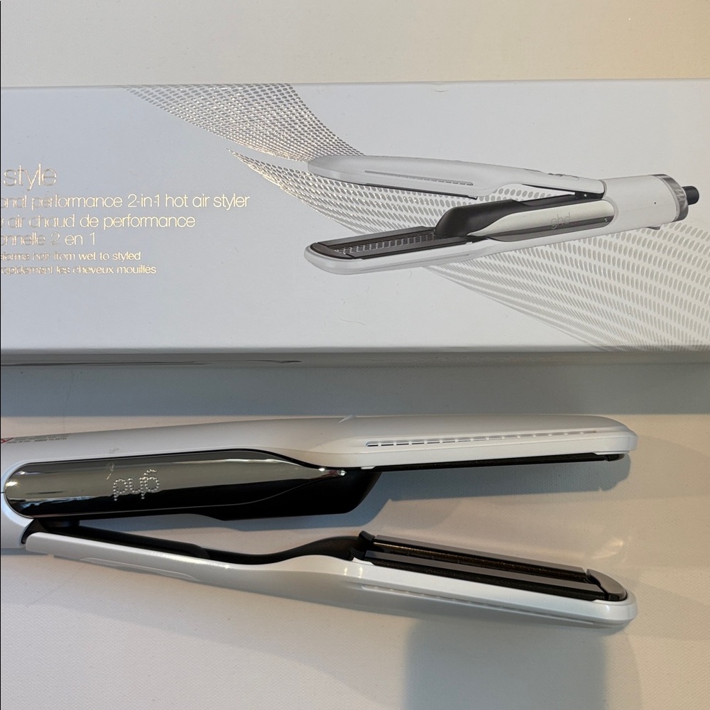 ghd Duet Style 2-in-1 Hot Air Styler in White - Picture 10 of 10